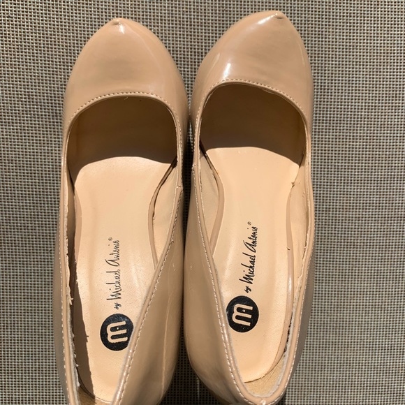 Michael Antonio nude, tan heels - Picture 7 of 9